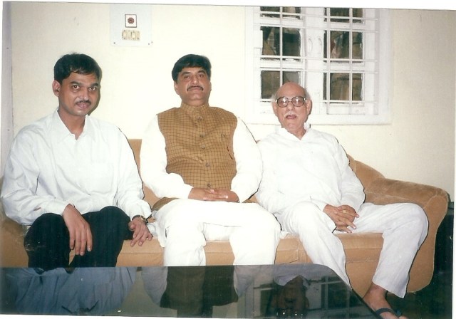 Baba with Gopinath Munde